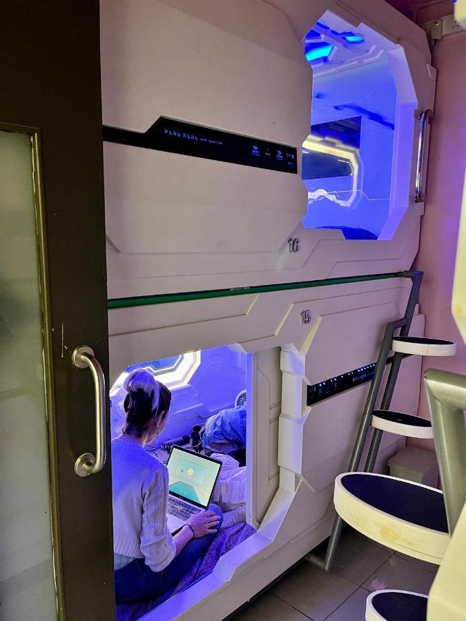 Single Bed in Dormitory Room,1339559420:JPEG